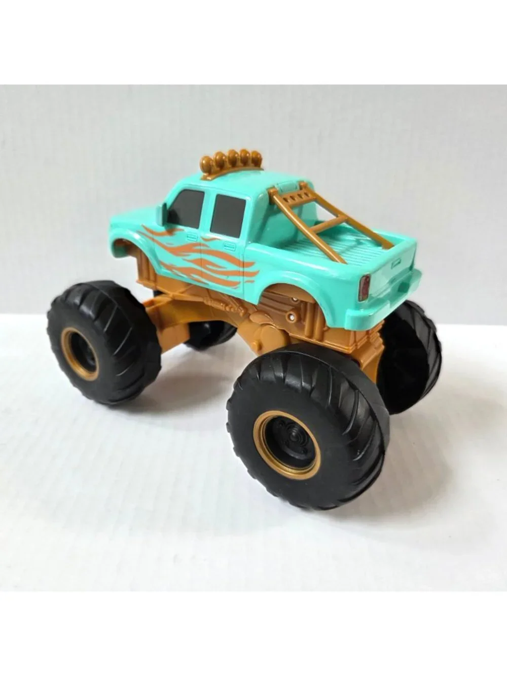 Disney Pixar Cars On The Road Circus Stunt Ivy Jumping Monster Truck